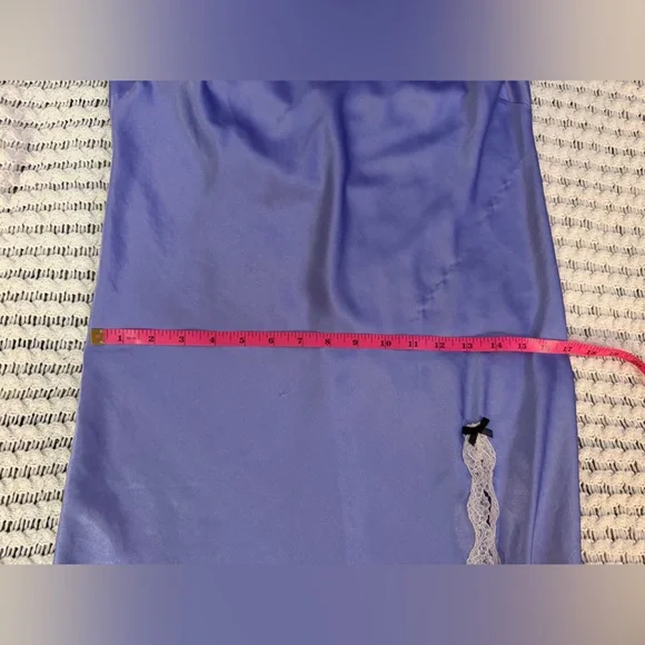 VICTORIA’S SECRET Periwinkle Y2K Lace Trim Slip Babydoll Side Slit Nightgown M - Picture 10 of 11